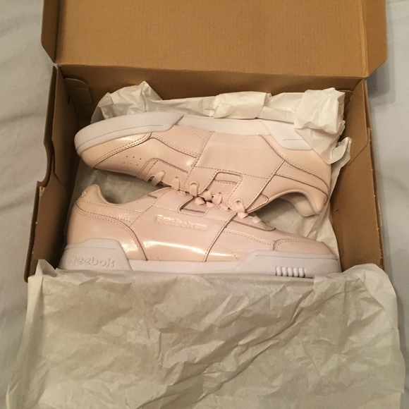 Reebok Shoes - NEW Reebok Classic sneakers